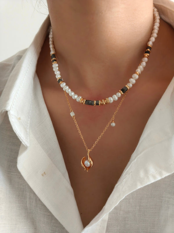 Elegant Pearl Embrace Necklace